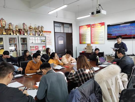 圖1支部書記主持會議